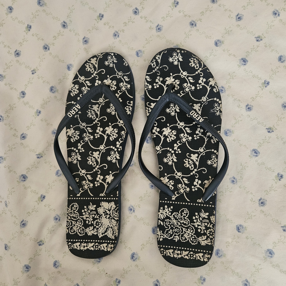 Women's Black Floral Flip Flops